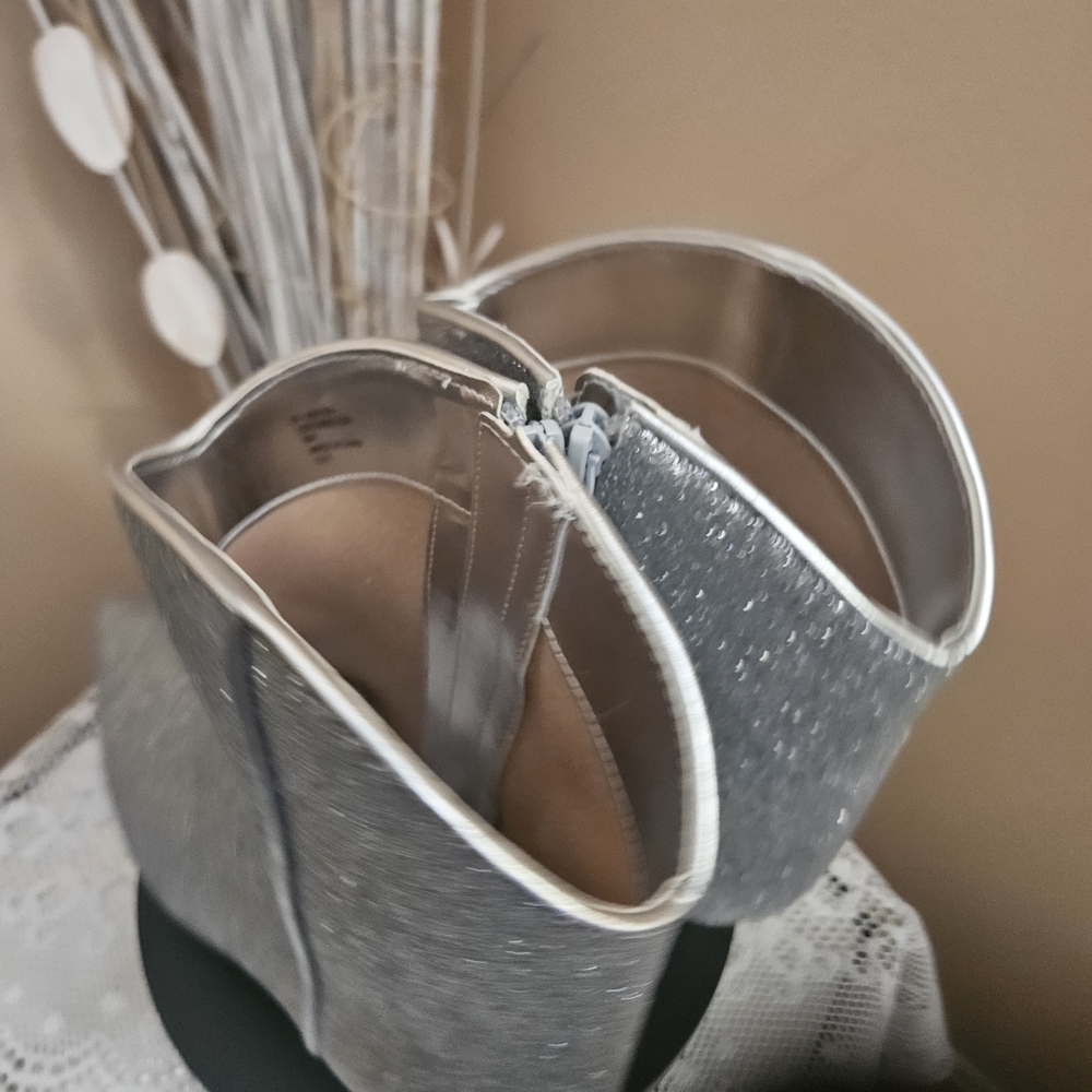 💞❣️Womens On 34th Silver Glitter Pointed Toe Ankle Booties-Size 9-2" Heels NWOT - Picture 5 of 7